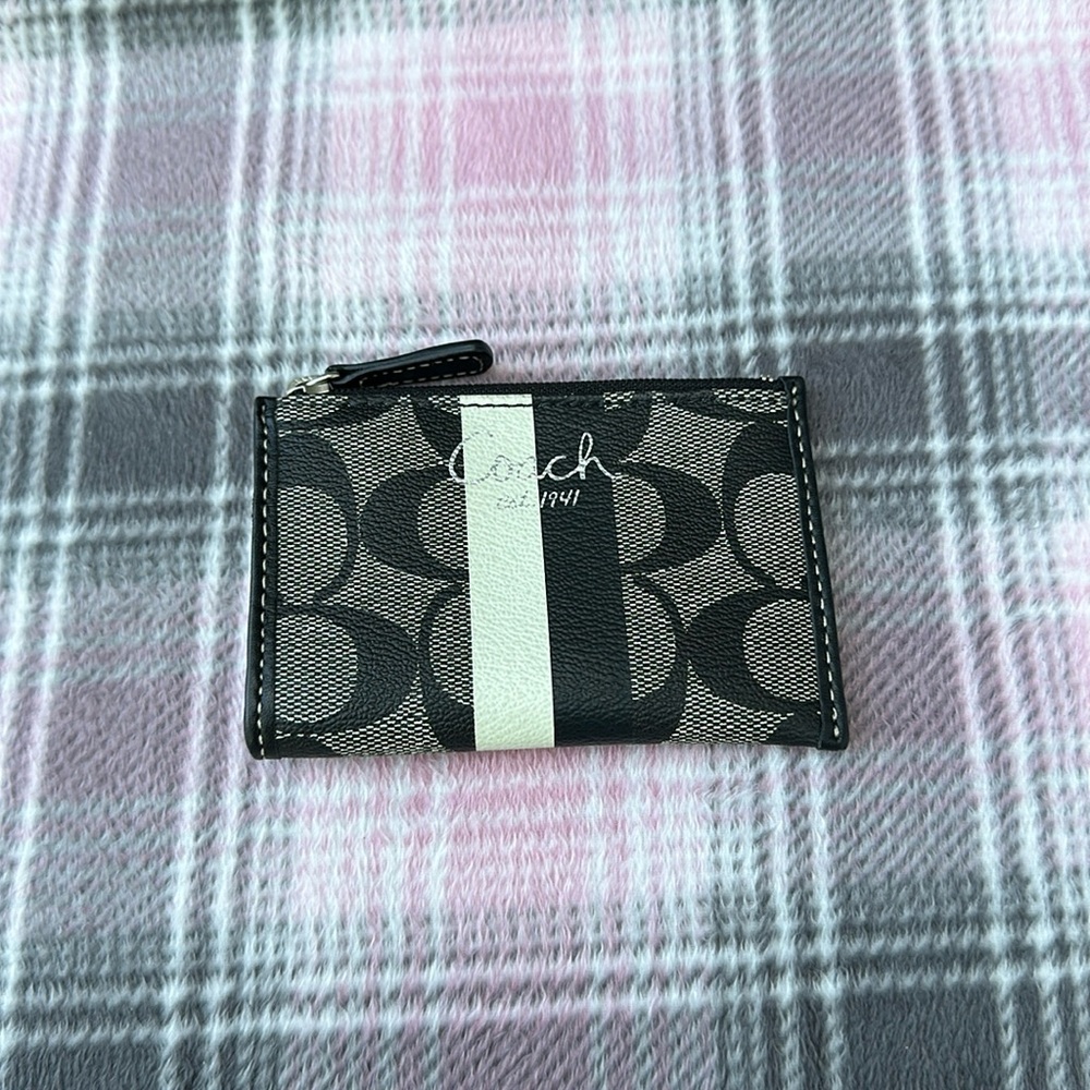 Coach ID card holder change purse 4.25 wide 3 inches high no creed